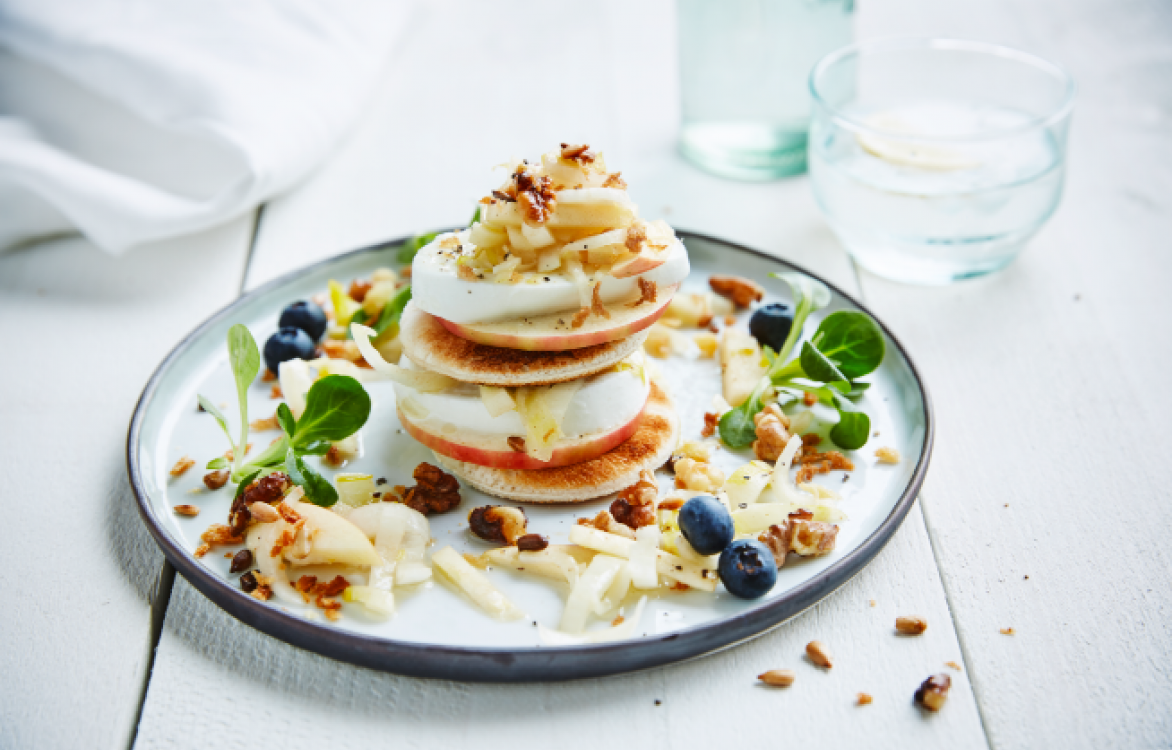 Torentje van volkoren toast, appel, mozzarella en witloof 